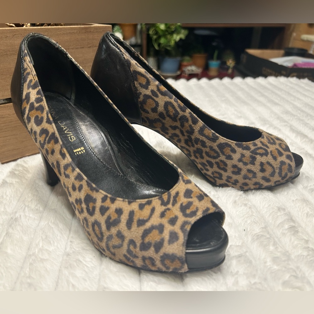 Dana Davis Cheetah Print Heels, Made in Italy, Women’s Size 7.5, Like New